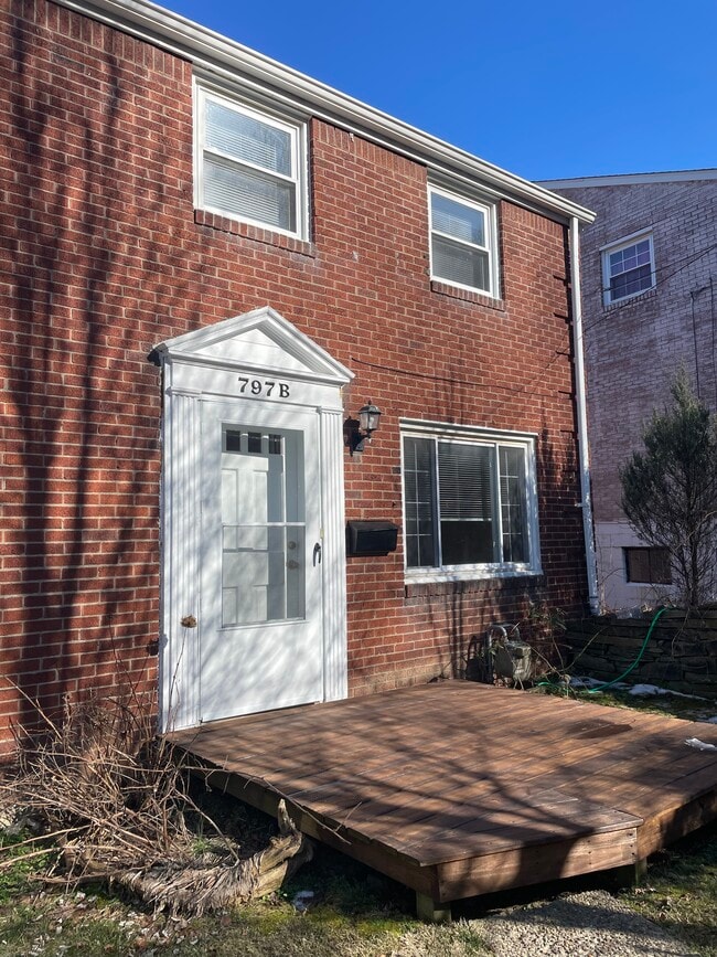 Building Photo - 797 Cooke Dr