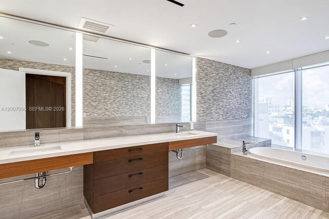 Building Photo - 1 Collins Ave