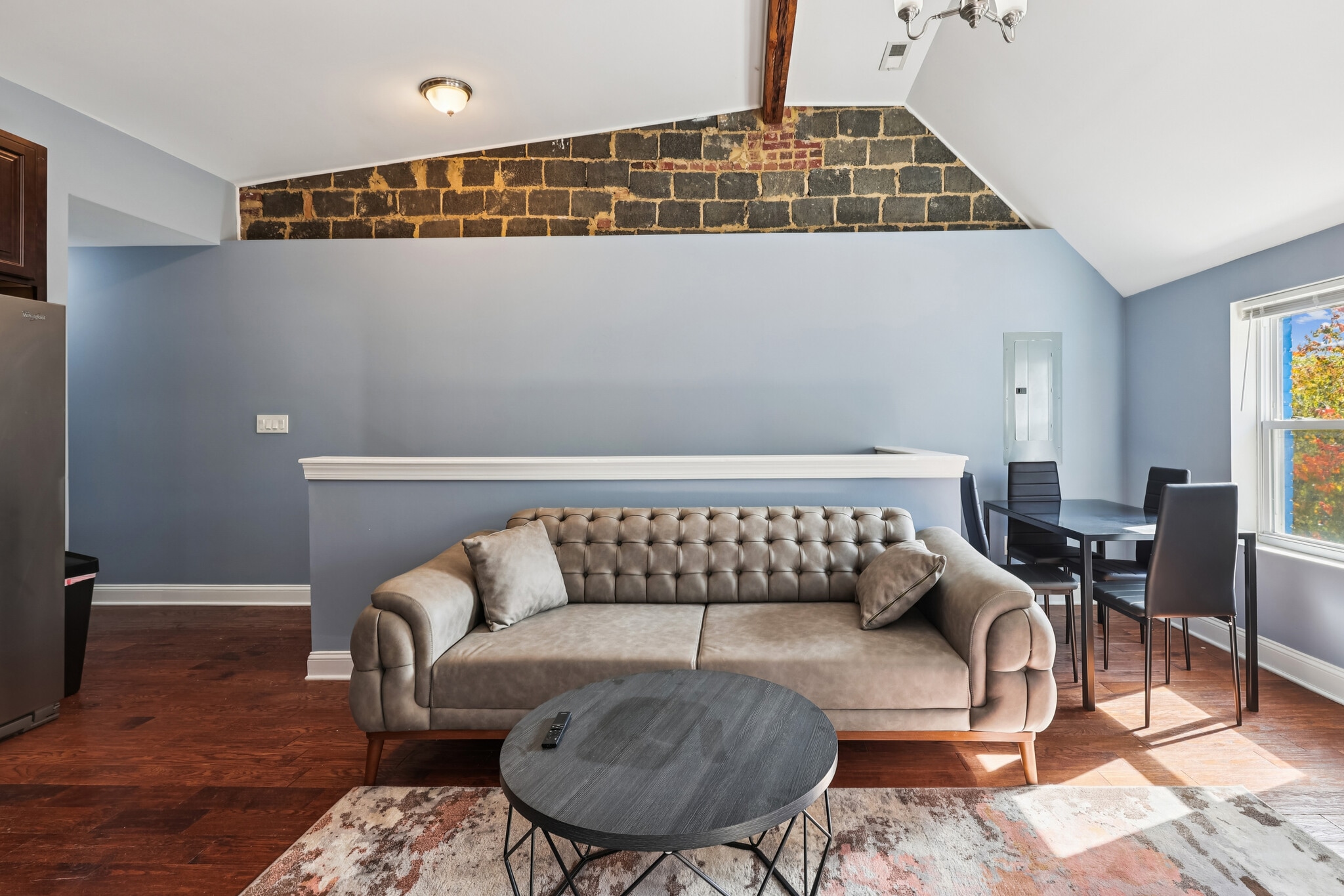 Building Photo - 1332 Levis St NE