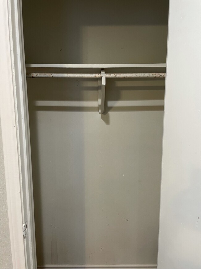 Building Photo - 613 S Andrews Ave