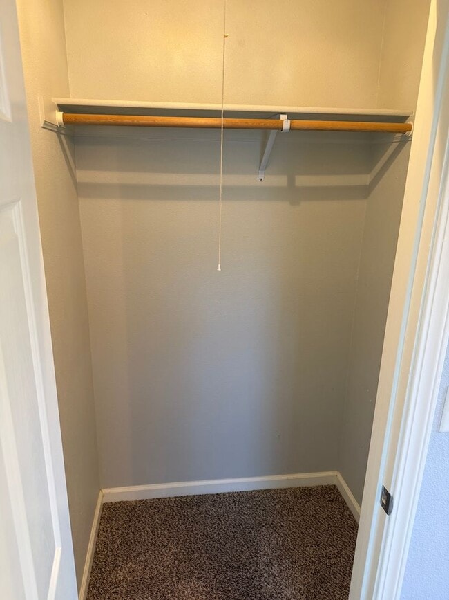 Building Photo - 1 bedroom, 1 bathroom Charming Home Central Location