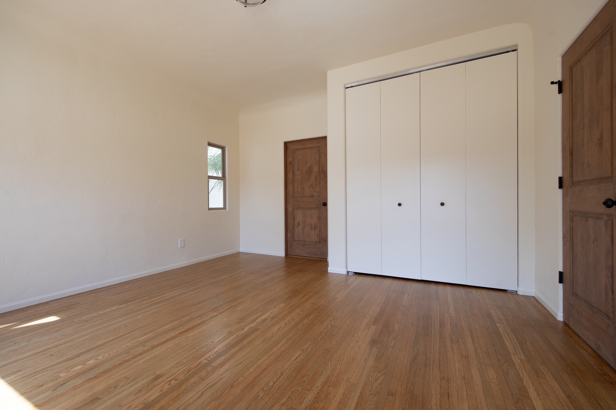 Building Photo - 1260 S Ridgeley Dr