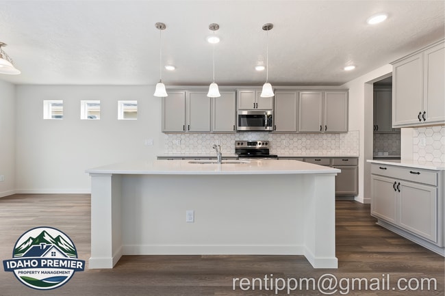 Building Photo - 7642 E Lightfoot St