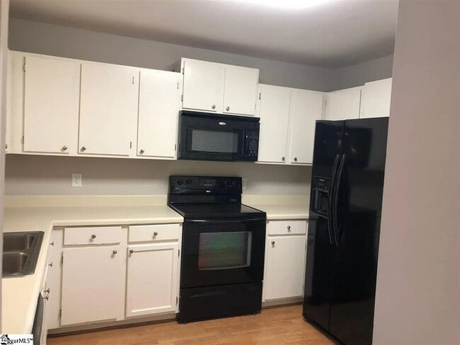 Building Photo - 100 Buttercup Way
