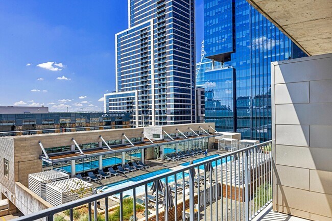 On2nd_amenity_pool view - AMLI on 2ND