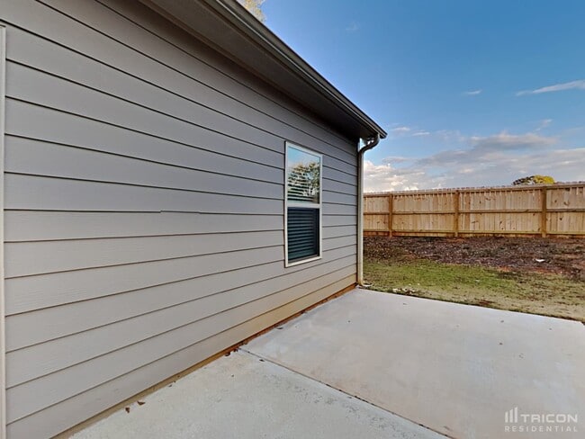 Building Photo - 49 Amherst Dr