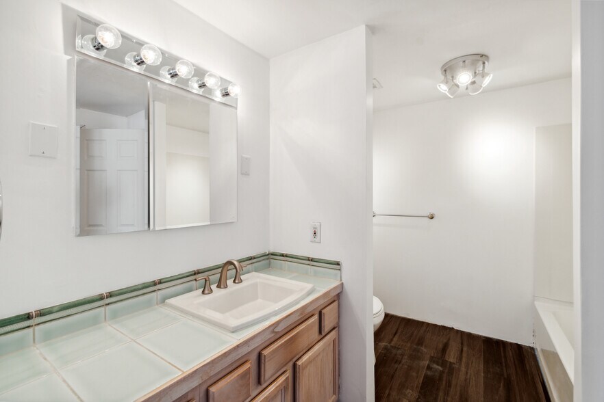 Building Photo - 1200 S Monaco Street Pky