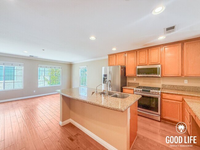 Building Photo - Spacious 2BD/2.5BA Townhome in Carmel Valley with Pool, Spa & Fitness Center