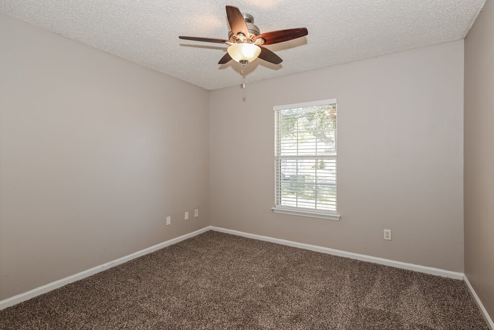 Building Photo - 9016 Redtail Dr