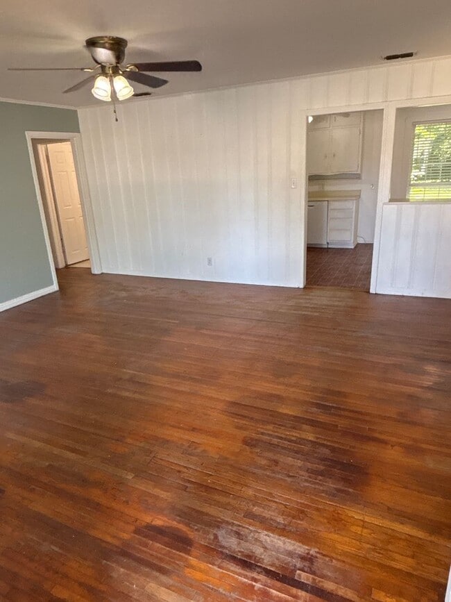 Building Photo - Cute 2/2/1 in the heart of Pollard Park area!