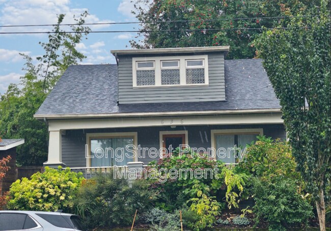 Primary Photo - 636 N Shaver St