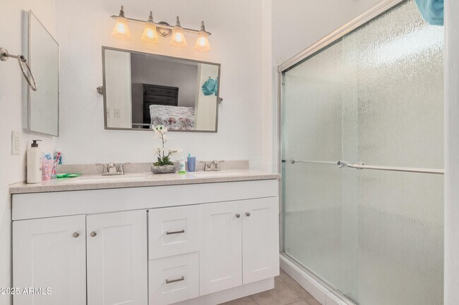 Building Photo - 13436 W Peck Dr