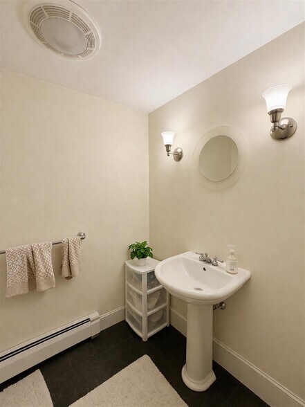 Building Photo - 24 Watson St