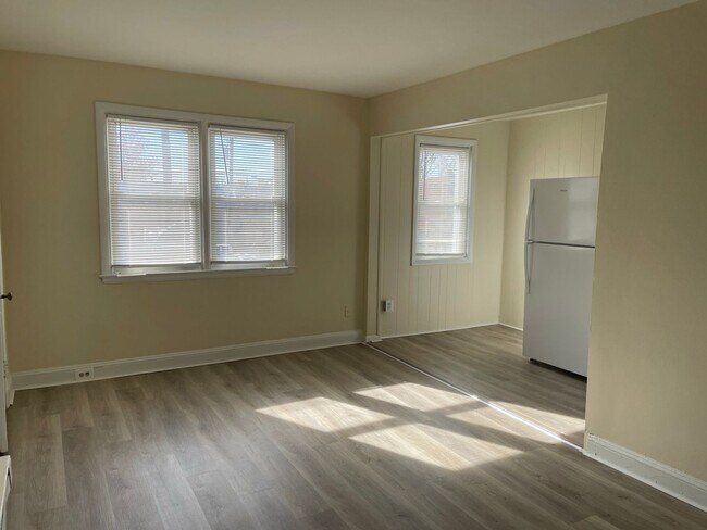 Building Photo - 910 E Patapsco Ave