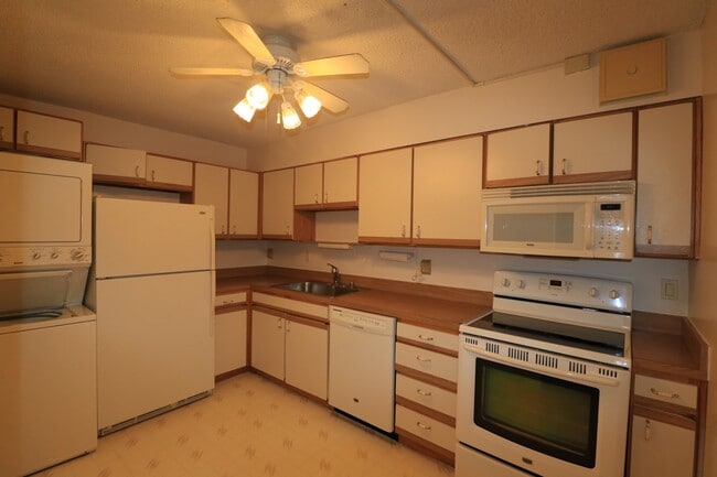 Building Photo - 15107 Interlachen Dr