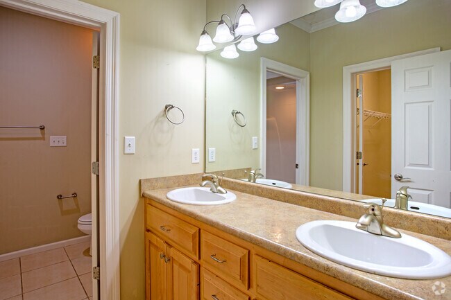 Suite 1720A, 3BR, 3.5BA Bath - HeatherGlenn