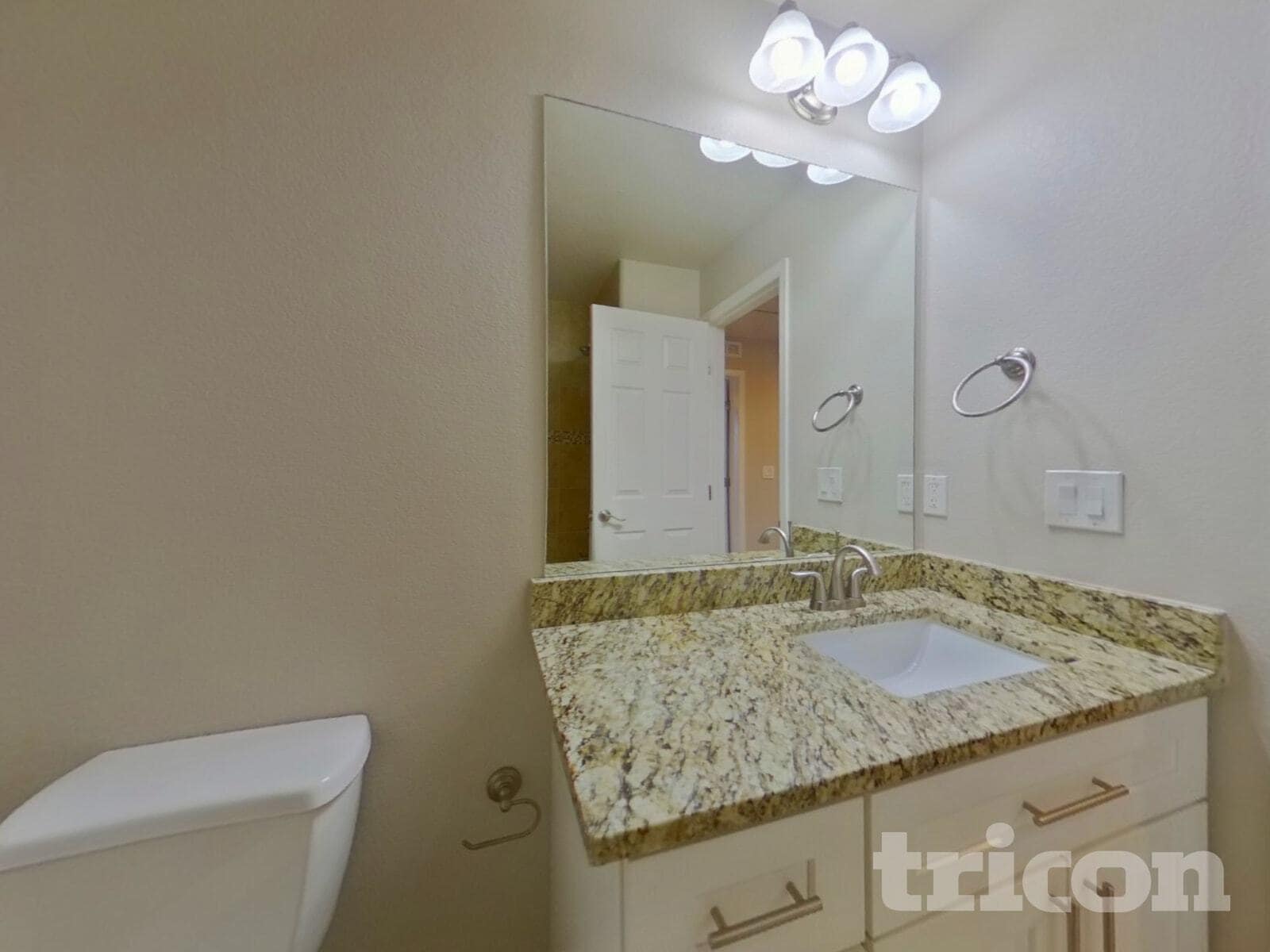 Building Photo - 9805 W Hinsdale Pl