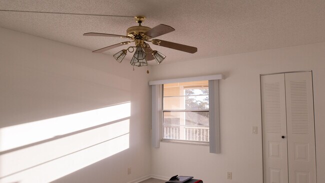 Building Photo - 400 SW 134th Way