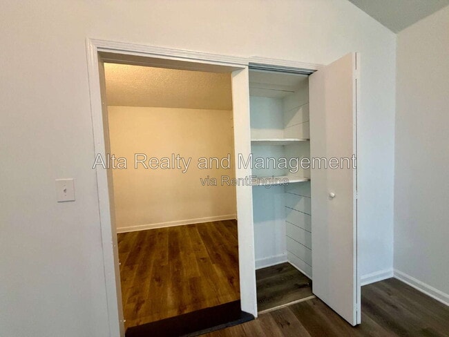 Building Photo - 8113 San Jose Manor Dr E