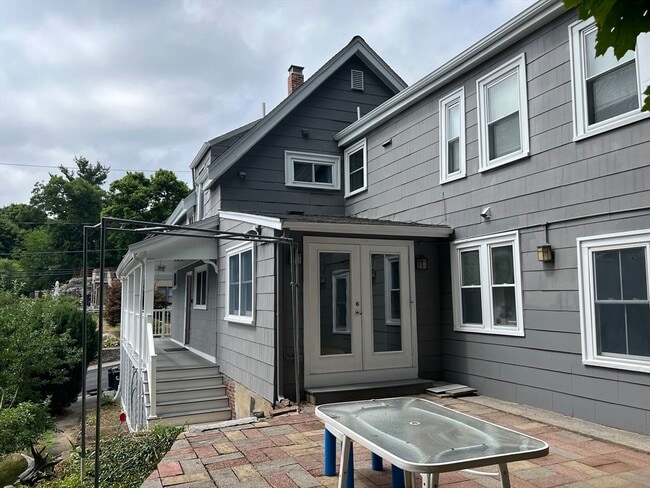 Building Photo - 133 Brattle St