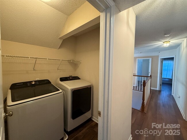 Building Photo - 111 Foxtail Dr