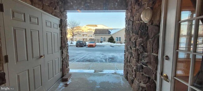 Building Photo - 515 Highland Ests