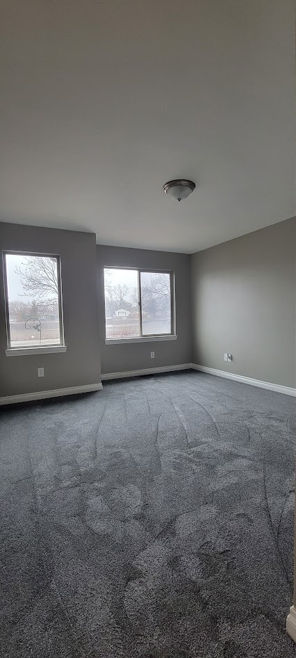 Building Photo - 3167 E 11 Mile Rd