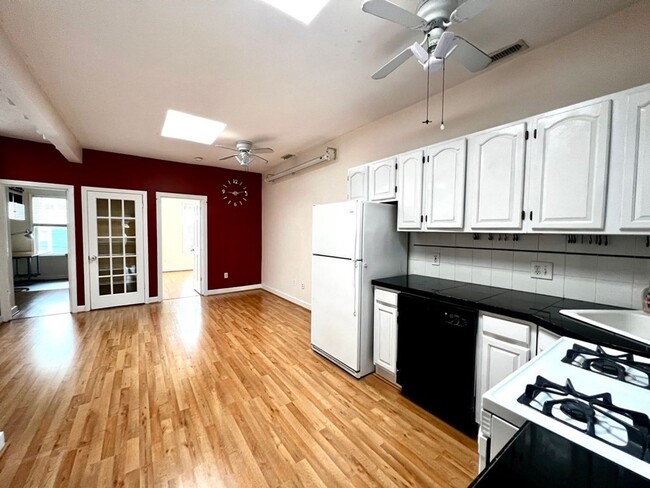 Primary Photo - Great 2 bed, 2 bath near Lechmere