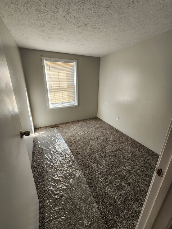 Building Photo - 121 Mallard Ct