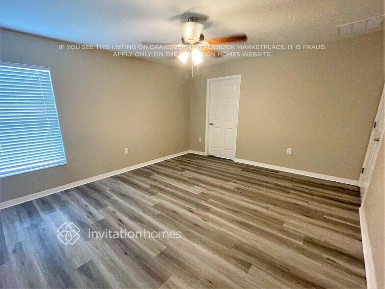 Building Photo - 5120 33rd Ave E