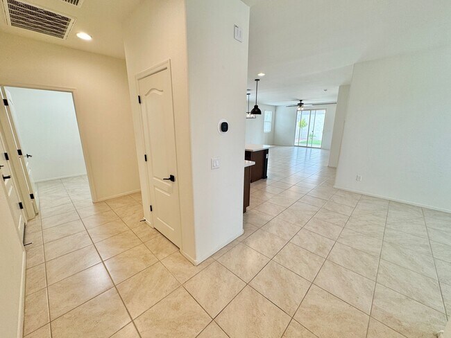 Building Photo - Beautiful 3 Bedroom 2 Bath Single Level Newer Built Home In Litchfield Park! Has Solar!