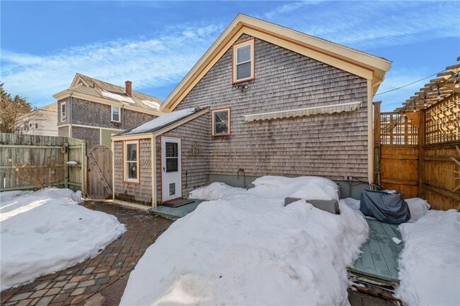 Building Photo - 25 Peckham Ave