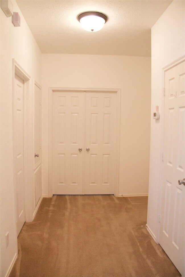 Building Photo - 2711 Cally Ct
