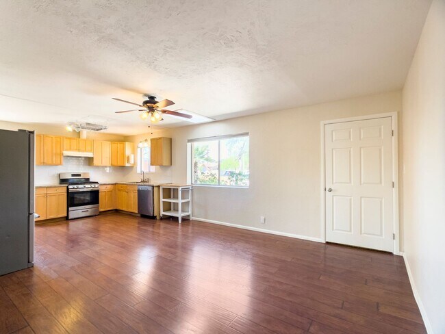 Building Photo - 1913 E El Parque Dr