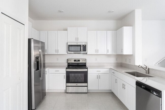 Building Photo - 2 MONTHS FREE!! APPLY NOW! 3 BED - 2.5 BATH