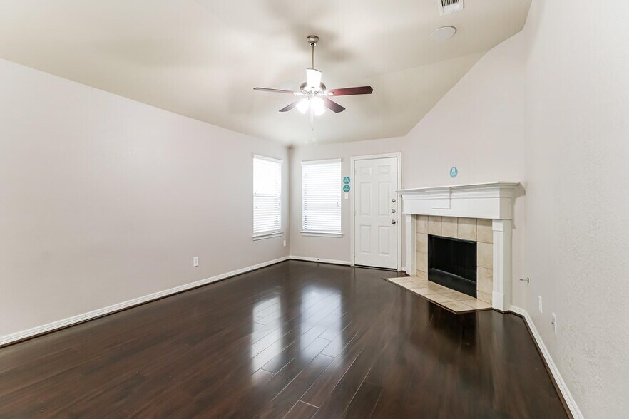 Building Photo - 969 Oak Lynn Dr