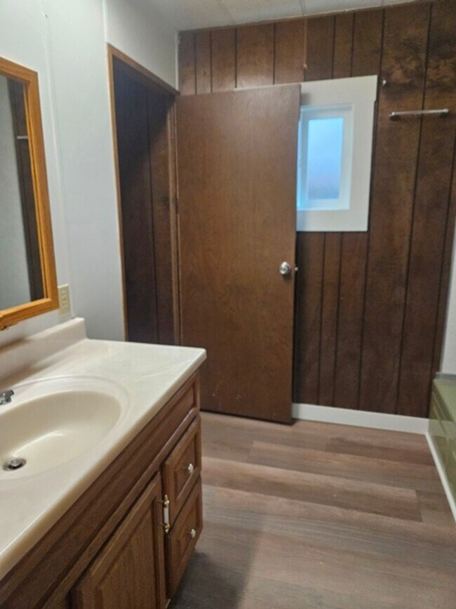 Building Photo - 3Bd/2Ba Manufactured Home - For viewing!