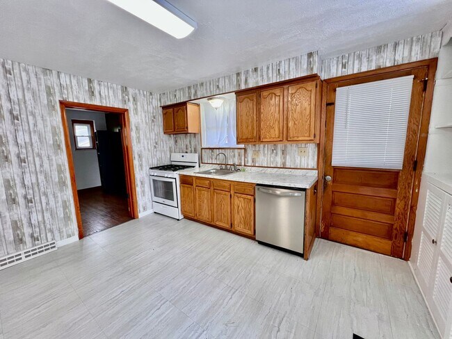 Building Photo - 212 N Highland Ave