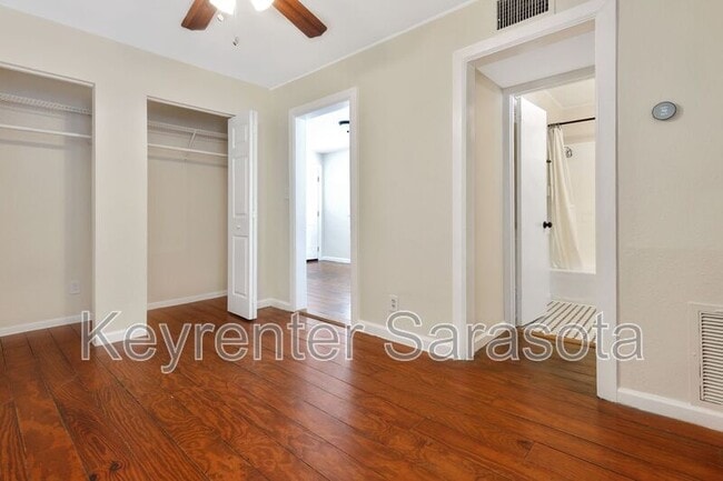 Building Photo - 325 Ohio Pl