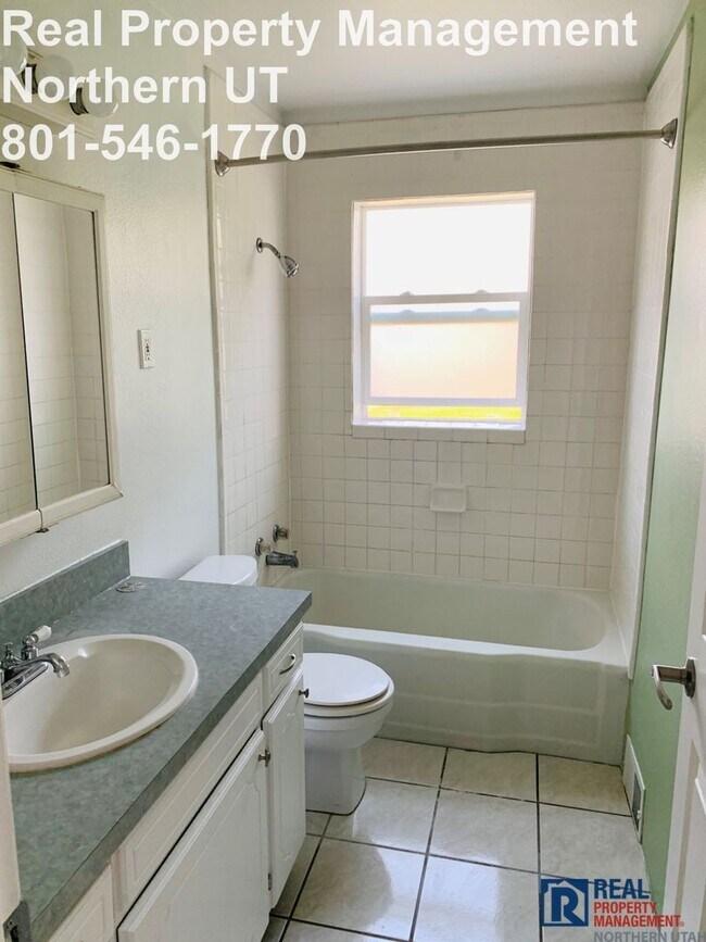 Building Photo - 4 Bedroom 2 Bath Ogden Home Available Now!