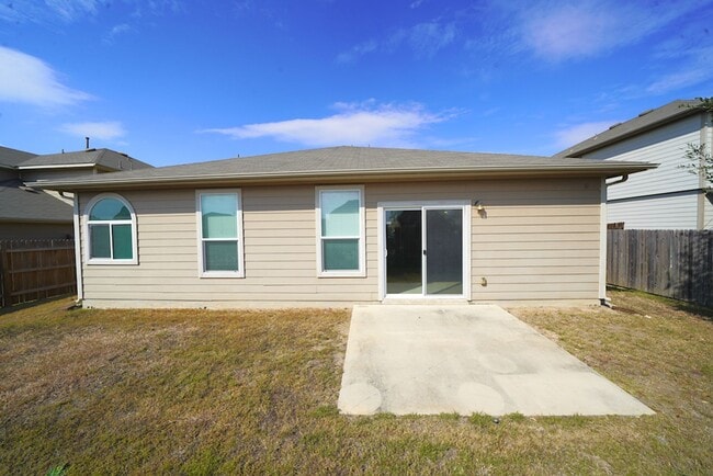 Building Photo - Beautiful home now available in the coveted Riata subdivision of Schertz, TX! Realtor Commission:...