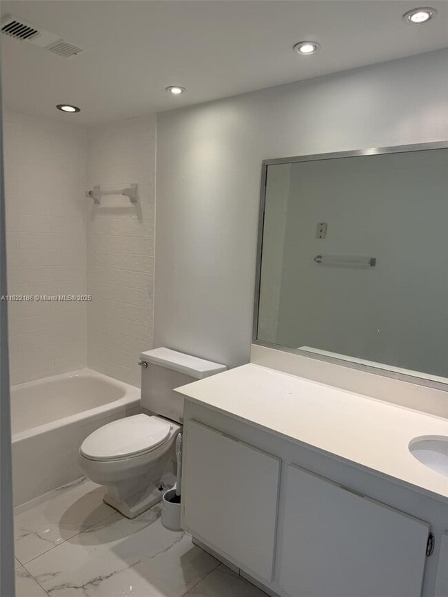 Building Photo - 18151 NE 31st Ct