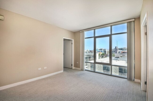 Building Photo - 425 W Beech St