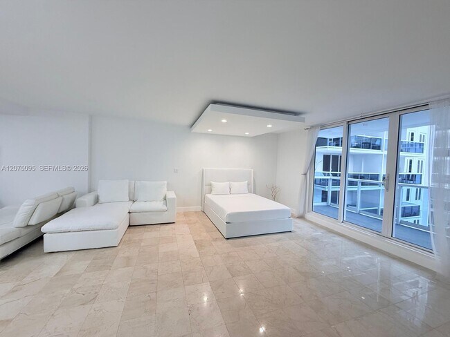 Building Photo - 2301 Collins Ave