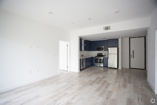 2BR, 2BA-950 SF - The Lex @ 4522 Lexington