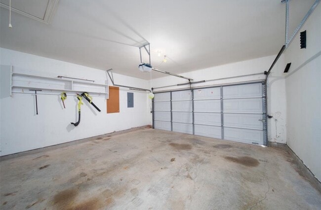 Building Photo - 5902 Garden Hills Dr