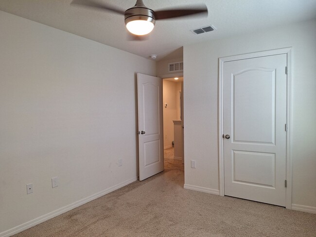 Building Photo - 3BR 2.5BA VENETIAN BAY TOWNHOME