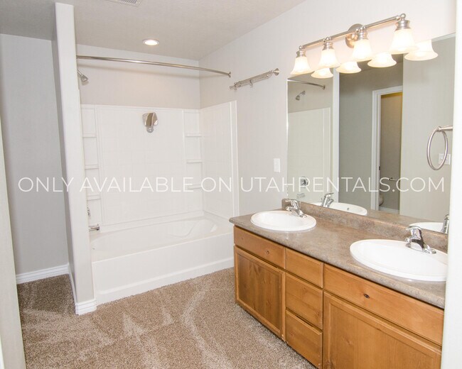 Building Photo - 1054 W 70 N
