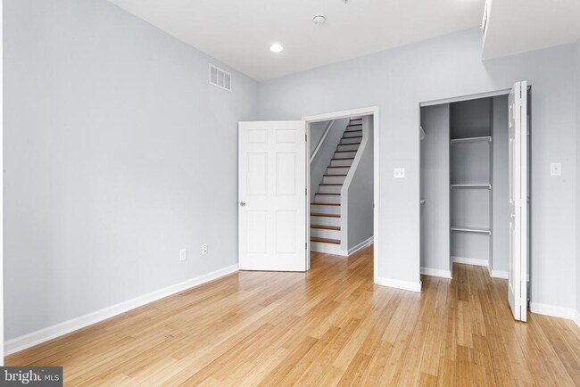 Building Photo - 2139 Latona St