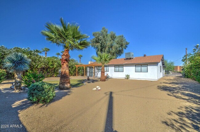 Building Photo - 3022 N 34th Pl